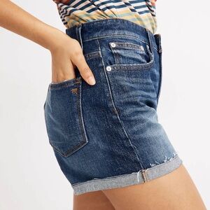 26 Curvy High-Rise Denim Shorts in Canterdale Wash